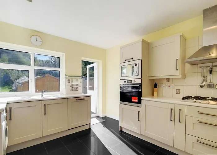 Eejs Charming London 3 Bed Home - With Large Garden